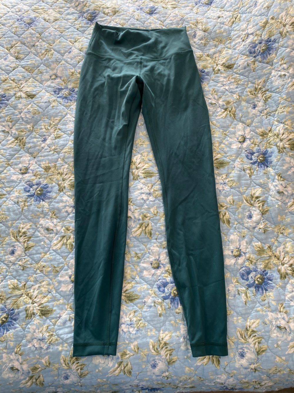 Lululemon leggings size 6